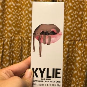 BRAND NEW Kylie matte lip kit in Moon